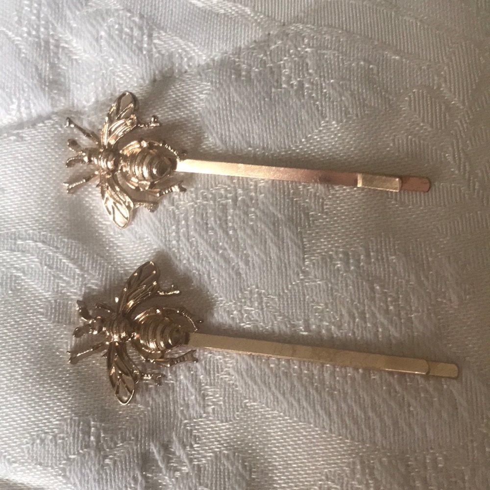 Bee hair pin